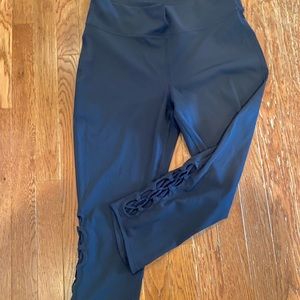 All Tied Up LULU LEMON 🍋🍑 LEGGING